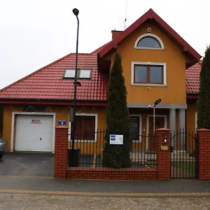 Dworek W Zieleni Варшава